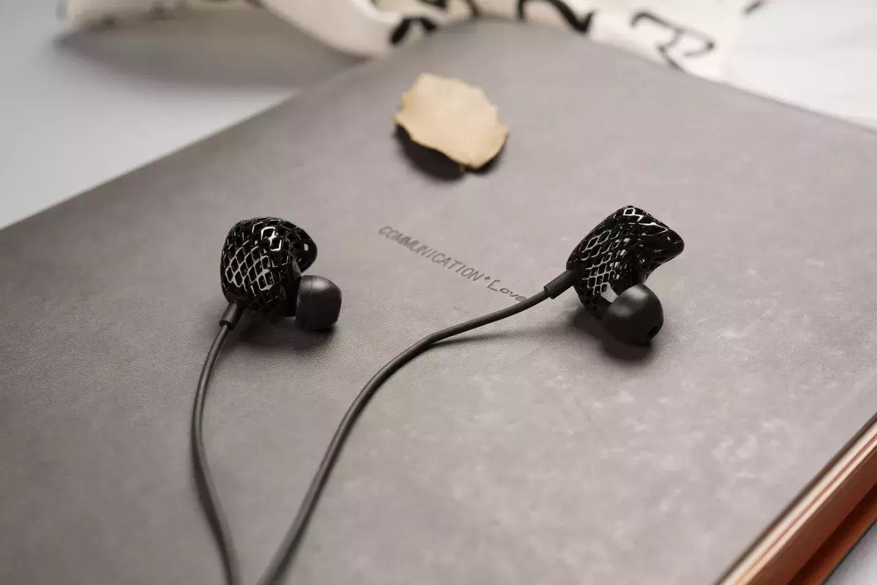 黑凤梨现在怎么样,黑凤梨圣诞