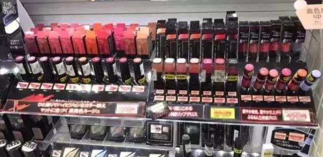 五十块钱买一个香奈儿,一万块钱香奈儿能买到啥