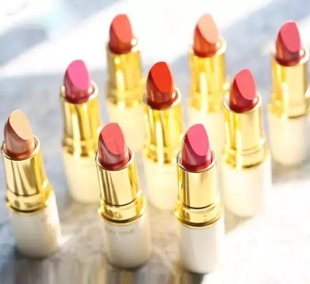 五十块钱买一个香奈儿,一万块钱香奈儿能买到啥