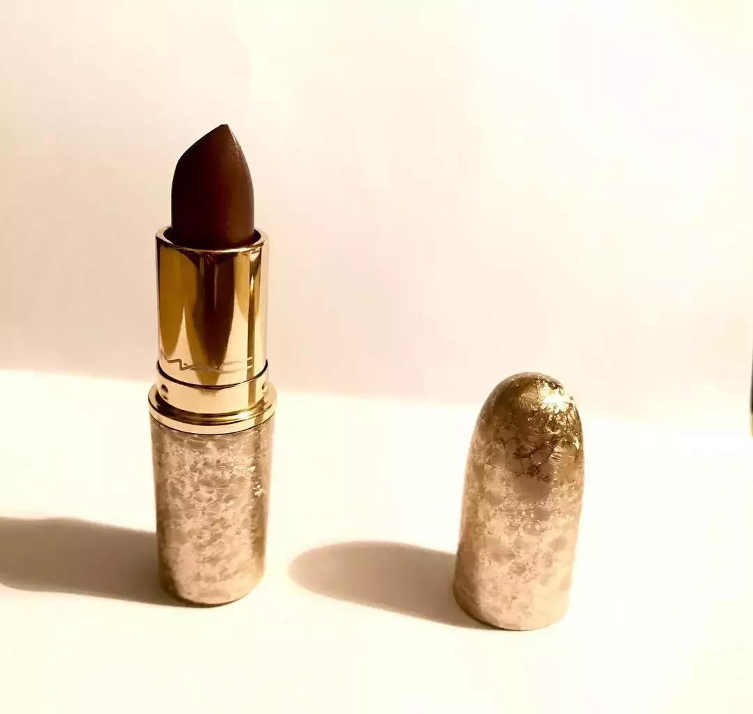 黑凤梨现在怎么样,黑凤梨圣诞