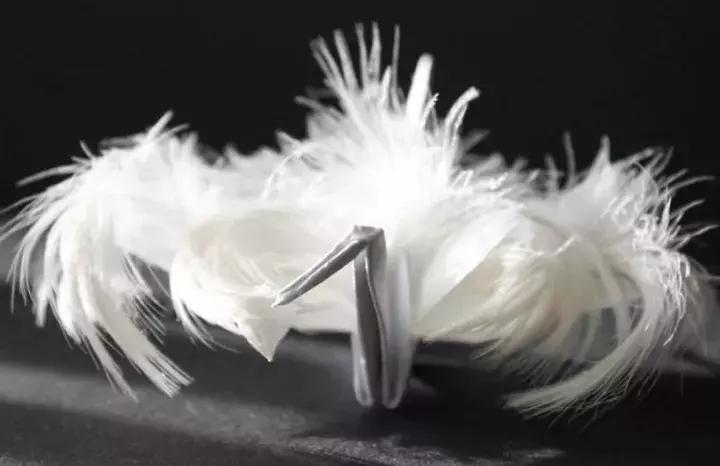 他用3个月时间，折叠了1000只千纸鹤，送给了他最亲爱的姑娘