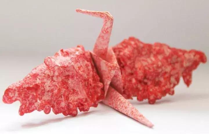 他用3个月时间，折叠了1000只千纸鹤，送给了他最亲爱的姑娘