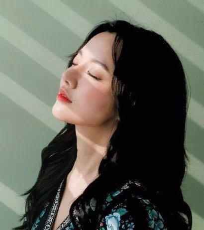 秋冬天别再用大地色了,这6个斩男盘妩媚又温柔,价格还不贵!