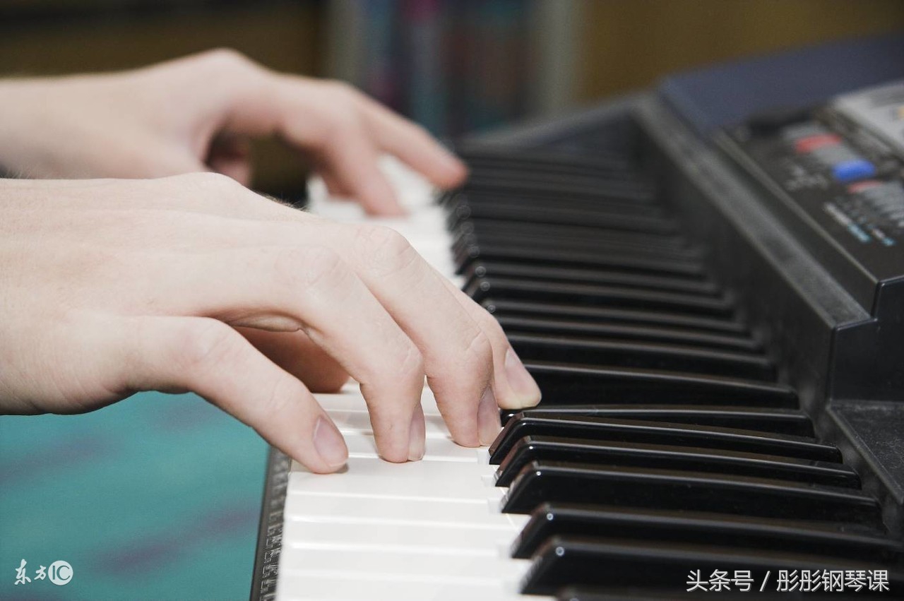 钢琴弹奏视频入门教学,电子琴钢琴提高与即兴演奏教程