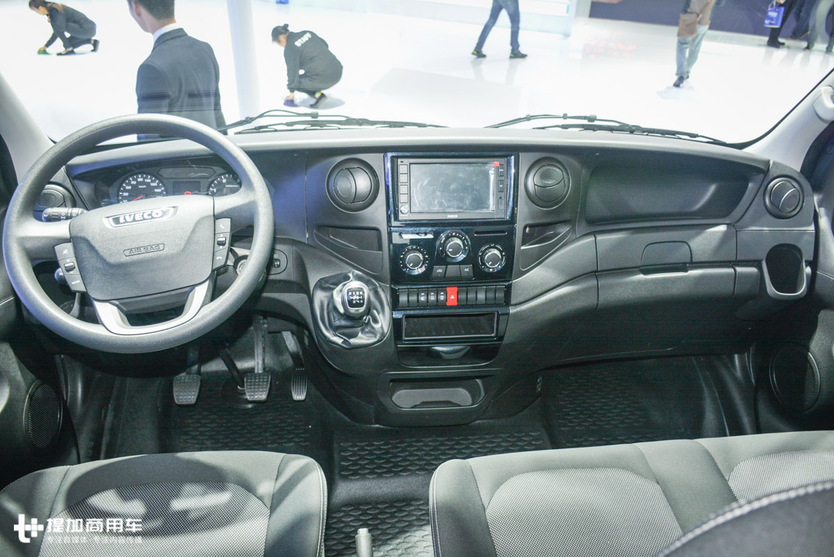 依维柯欧胜双排轻卡最新款,依维柯daily欧胜3座