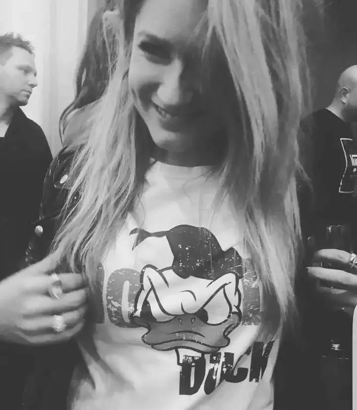 秀还没走完新款就卖光?直击NIKKIE巴黎迪士尼大秀