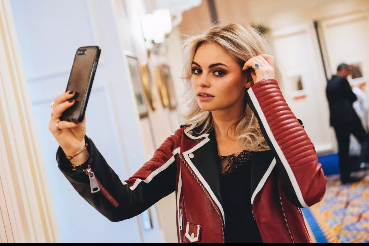 秀还没走完新款就卖光?直击NIKKIE巴黎迪士尼大秀