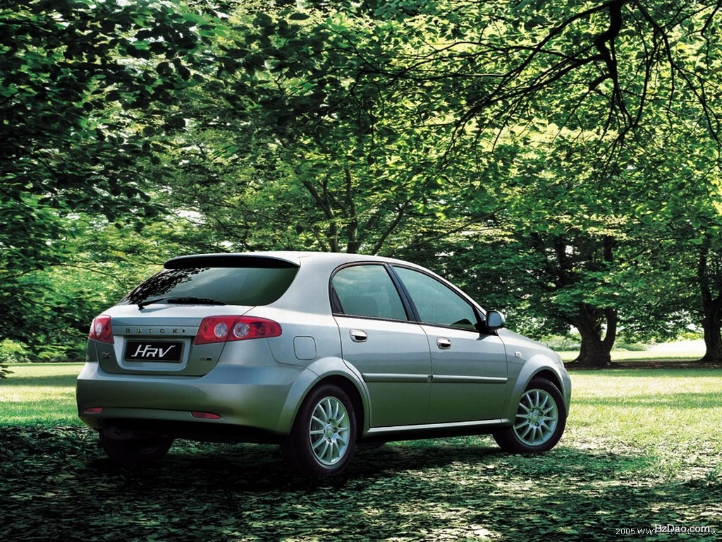 凯越hrv两厢后车门音响怎么拆,07年别克凯越hrv两厢1.6自动挡车