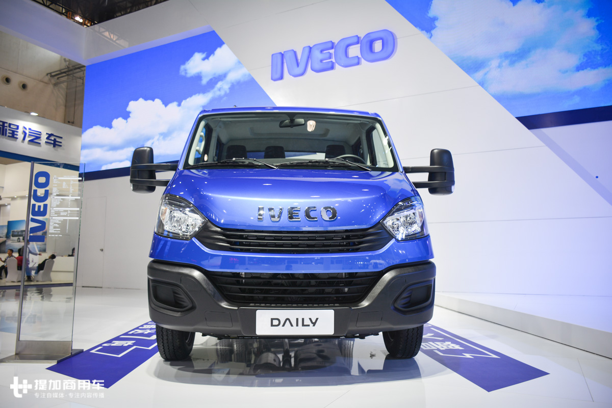 依维柯欧胜双排轻卡最新款,依维柯daily欧胜3座
