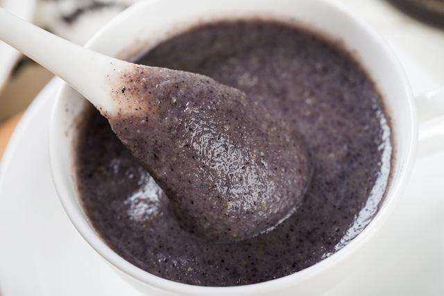 女性如何度过更年期失眠,女性50多岁失眠需要吃什么