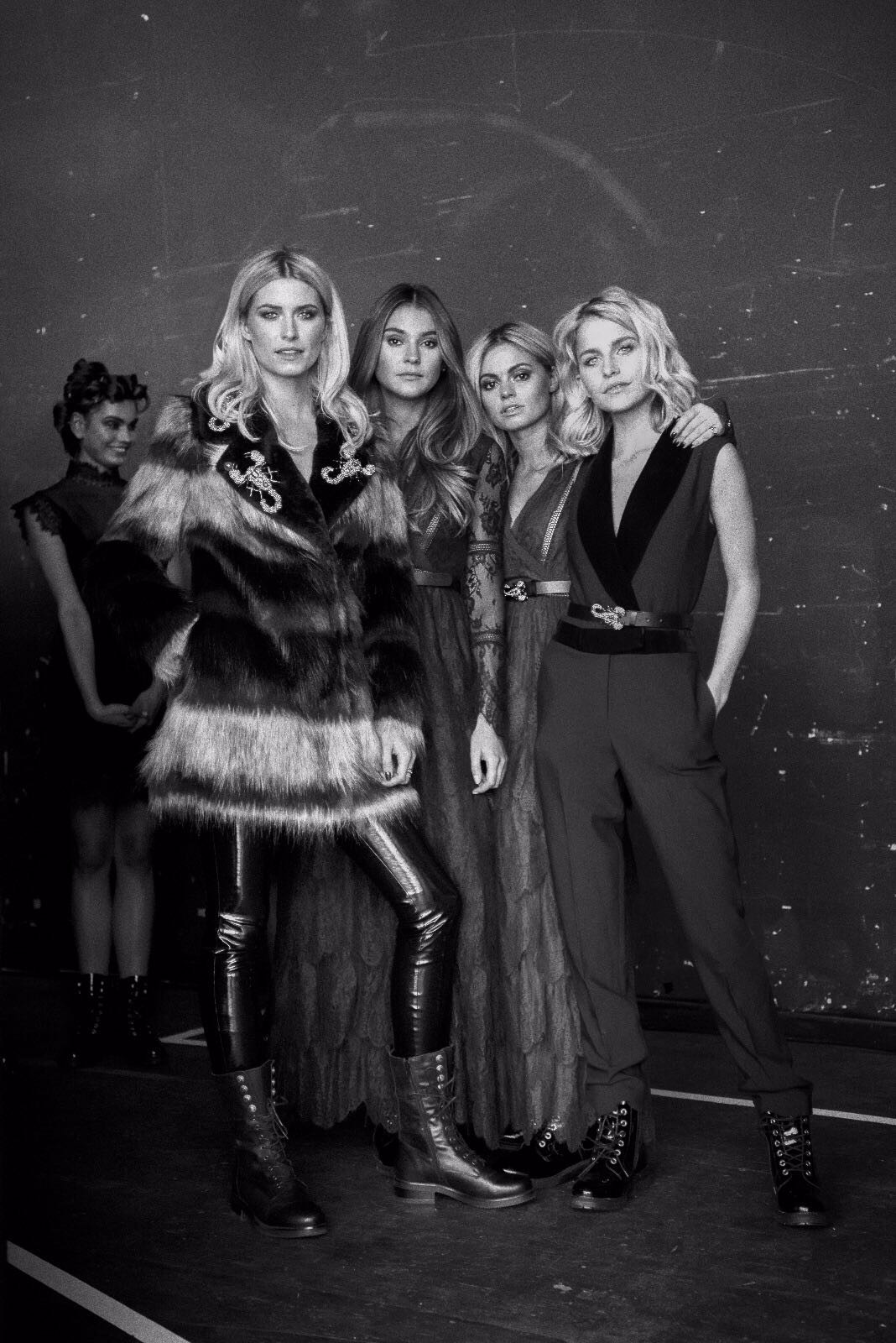 秀还没走完新款就卖光?直击NIKKIE巴黎迪士尼大秀