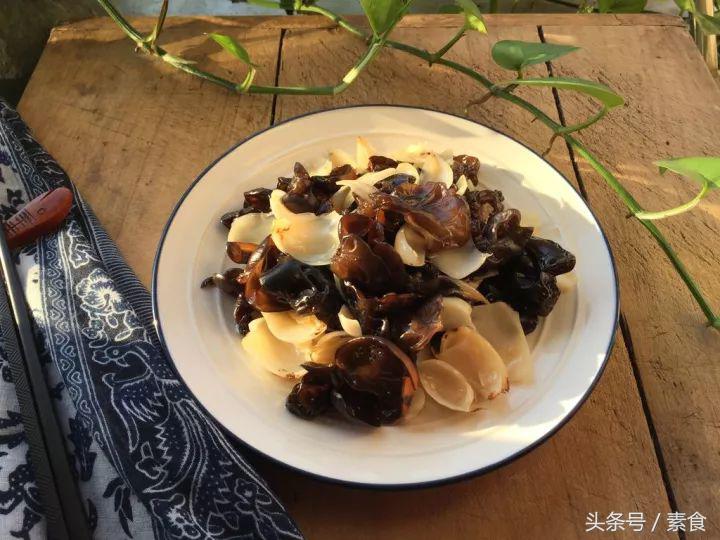 百合煲什么润肺养肝,秋燥百合粥