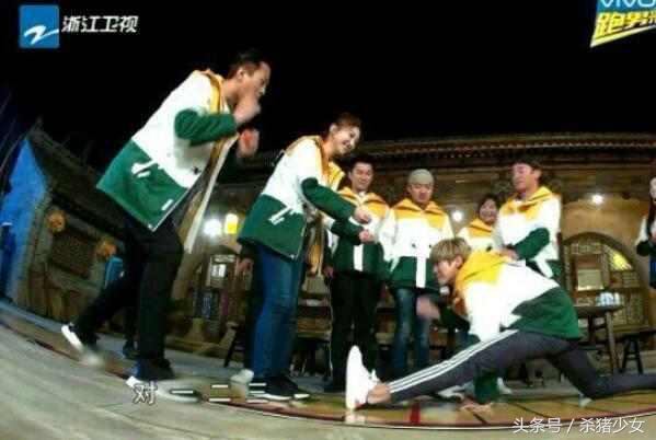 男明星也爱一字马，吴奇隆杨洋太帅气，李易峰是来搞笑的吗？