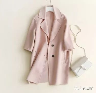 毛呢大衣脏了怎么办？一条毛巾就能解决，不用花钱去干洗店洗了