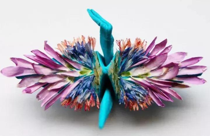 他用3个月时间，折叠了1000只千纸鹤，送给了他最亲爱的姑娘