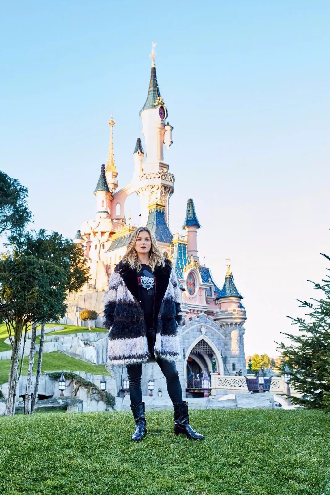 秀还没走完新款就卖光?直击NIKKIE巴黎迪士尼大秀