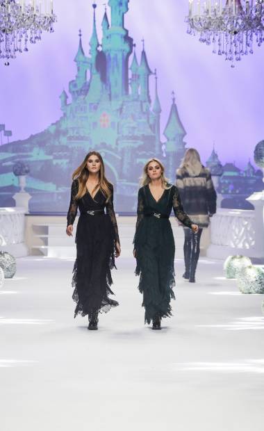 秀还没走完新款就卖光?直击NIKKIE巴黎迪士尼大秀