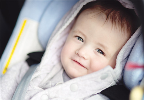 母乳宝宝有眼屎是因为母亲上火吗,吃母乳小婴儿眼屎多又黄是上火吗