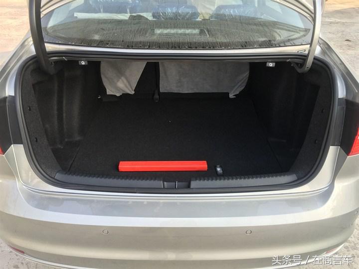 2017速腾1.6自动舒适型银色,1.4t速腾超越版珠光白和银色