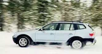 冬天洗车冻住反光镜了怎么办,冬天洗车容易结冰该怎么办