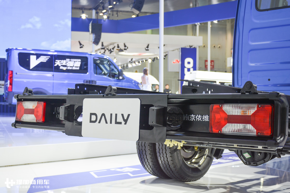 依维柯欧胜双排轻卡最新款,依维柯daily欧胜3座