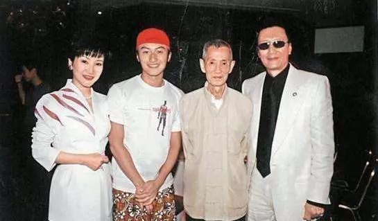 在只有一座佘山的上海，如何看别墅风水山势？东方明珠风水如何？