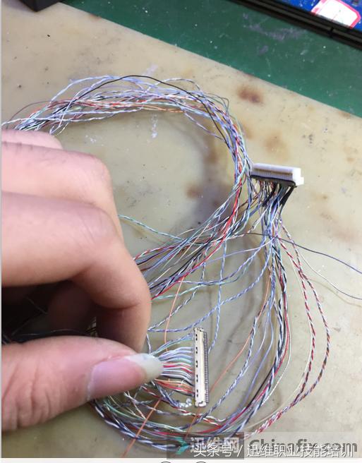 联想笔记本屏幕花屏是什么原因,联想笔记本花屏是什么原因造成的