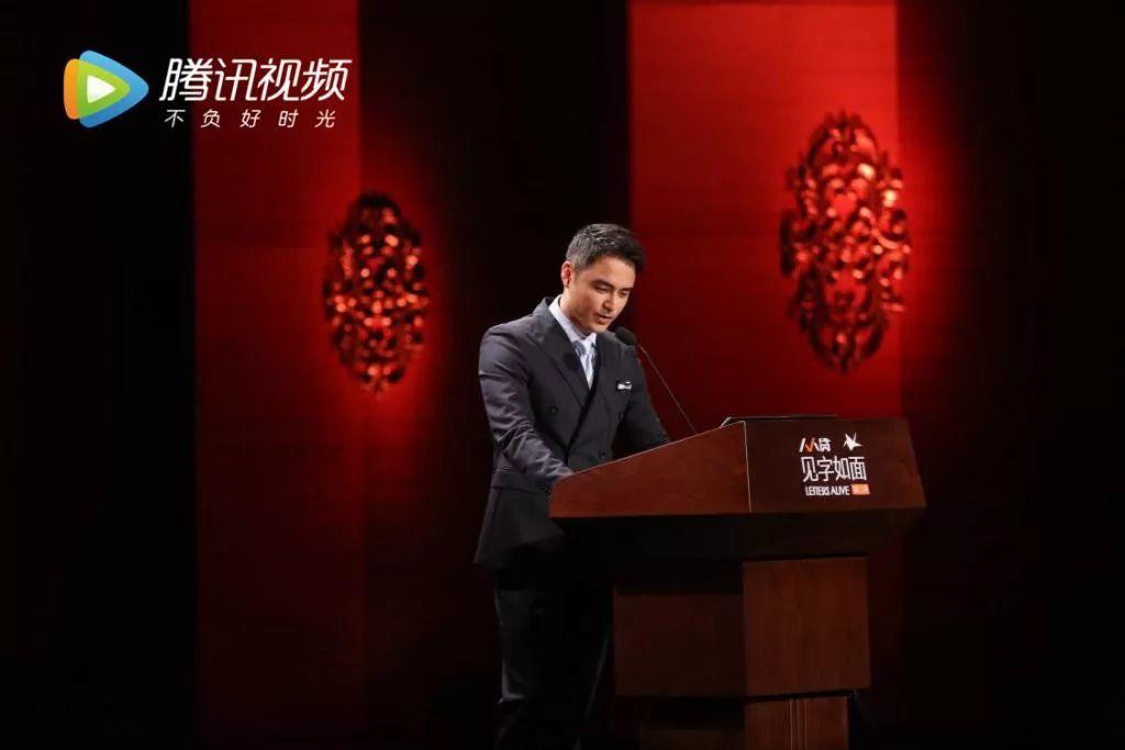 冯唐“犀利金钱论”引热议《见字如面》一封信唤起一场价值观大反思