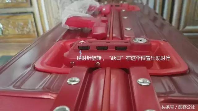 行李箱密码忘记了怎么设置新密码,双扣密码行李箱忘记密码怎么打开