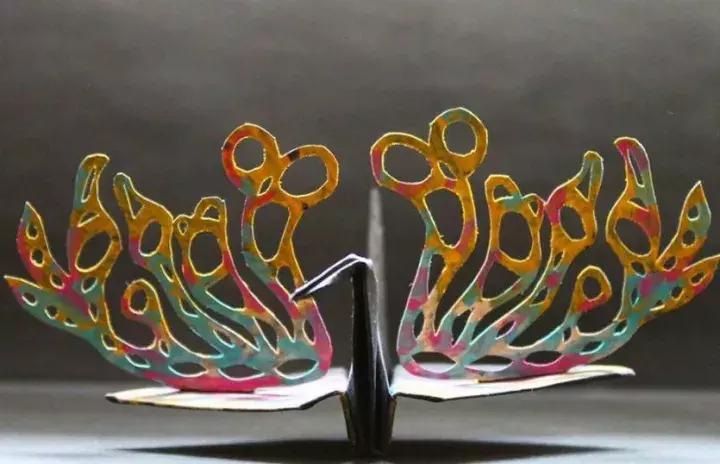 他用3个月时间，折叠了1000只千纸鹤，送给了他最亲爱的姑娘