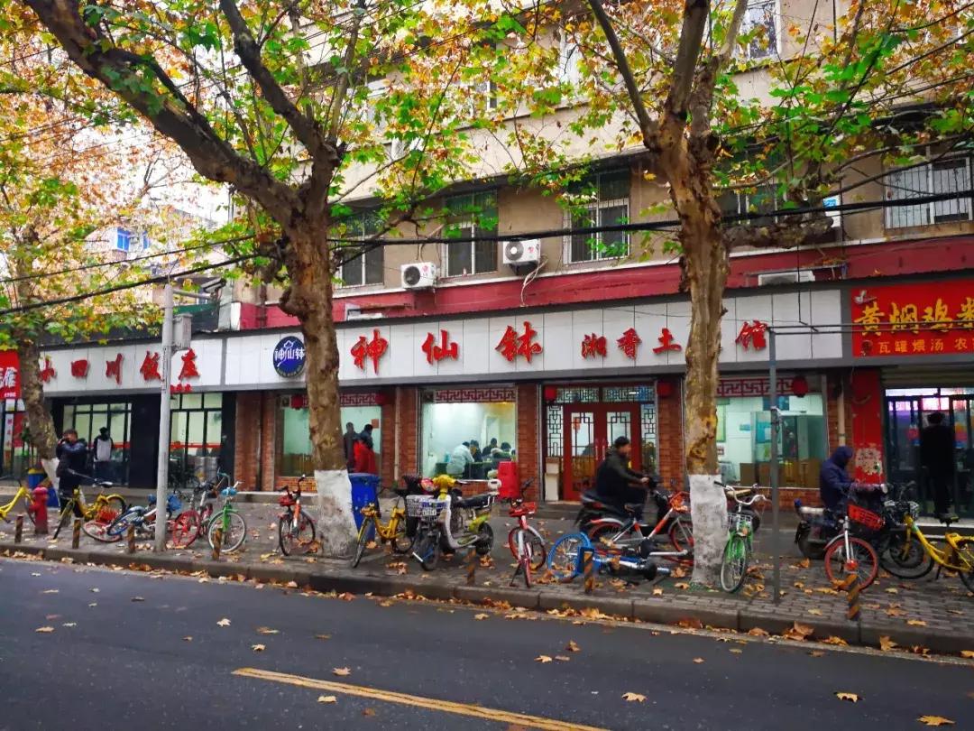 这几年酱黑鸭怎么越来越火,老字号黑鸭