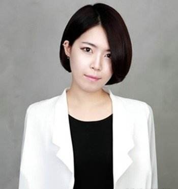 脸小三角脸适合剪什么发型,脸大头发少适合什么发型怎么扎