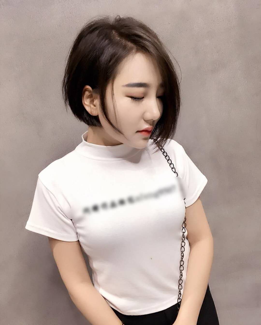 脸小三角脸适合剪什么发型,脸大头发少适合什么发型怎么扎