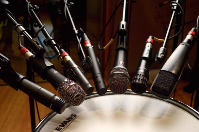 如何用专业鼓麦录音,适合录鼓的麦克风