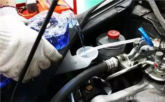 冬季车玻璃水注意事项,冬季汽车玻璃水怎么放出来