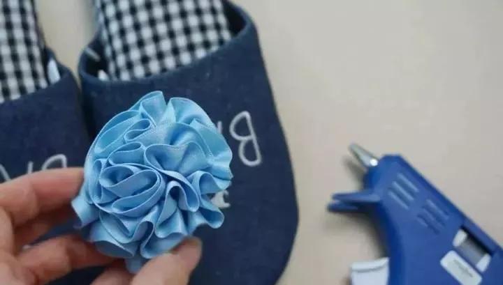 利用旧衣服做拖鞋的教程,用旧衣服做拖鞋最简单方法