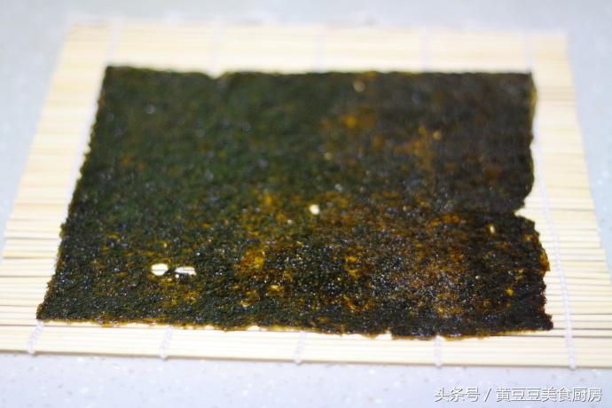 孩子不爱吃米饭,试试这种方法,把它做成紫菜包饭,肯定会抢着吃