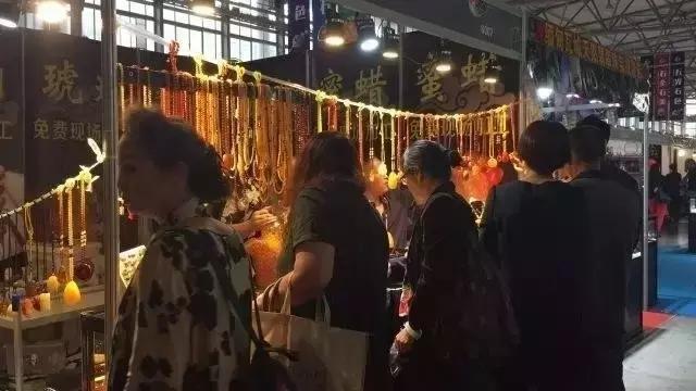 假琥珀蜜蜡用什么做的,假蜜蜡琥珀