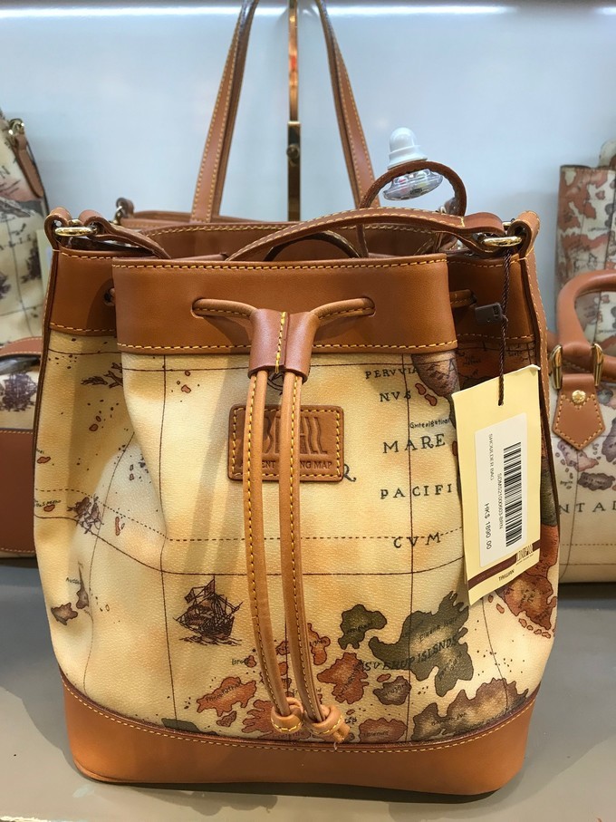 忍不住来香港撒了个儿欢,为小鹿贝比疯狂打call!