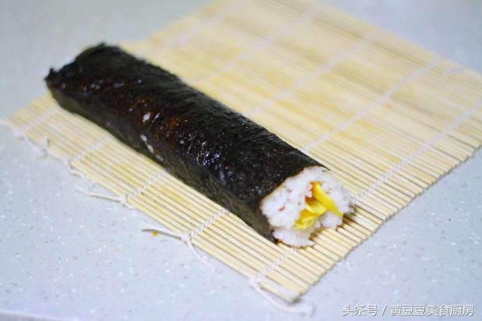 孩子不爱吃米饭,试试这种方法,把它做成紫菜包饭,肯定会抢着吃