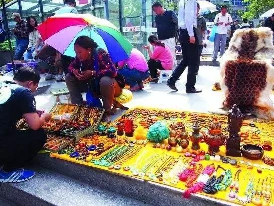 假琥珀蜜蜡用什么做的,假蜜蜡琥珀