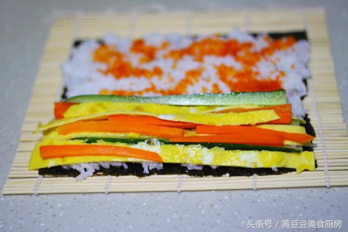 孩子不爱吃米饭,试试这种方法,把它做成紫菜包饭,肯定会抢着吃