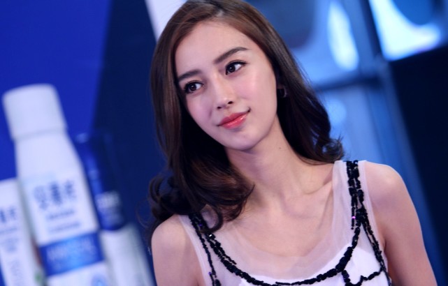 baby乔装现身,baby出席活动遭围堵