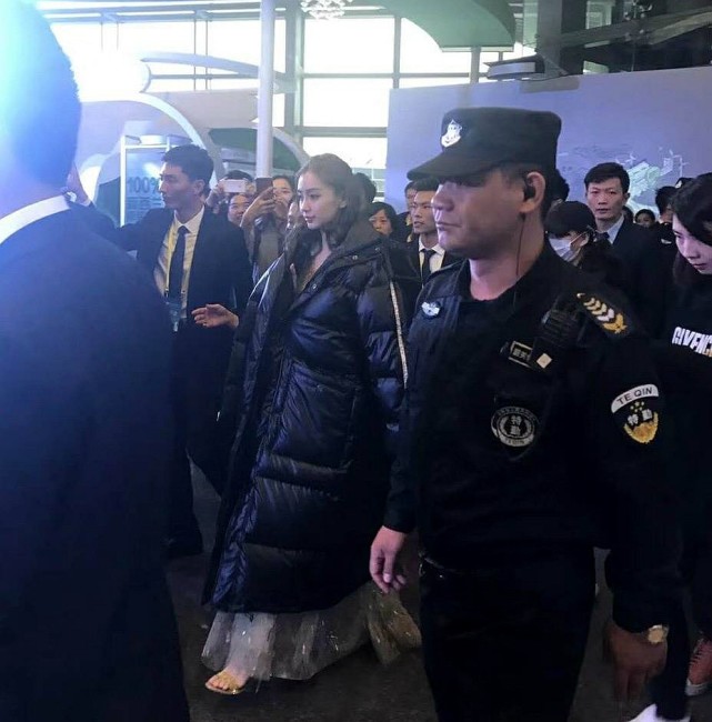 baby乔装现身,baby出席活动遭围堵