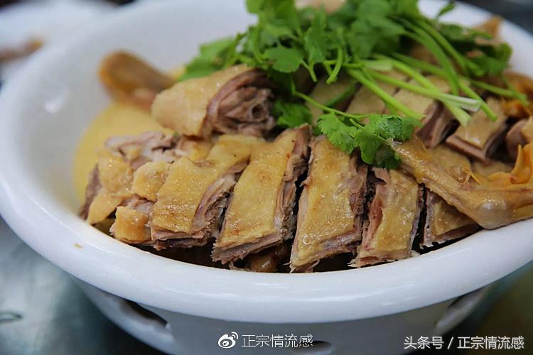 边走边吃水果视频,边走边吃一路看风景