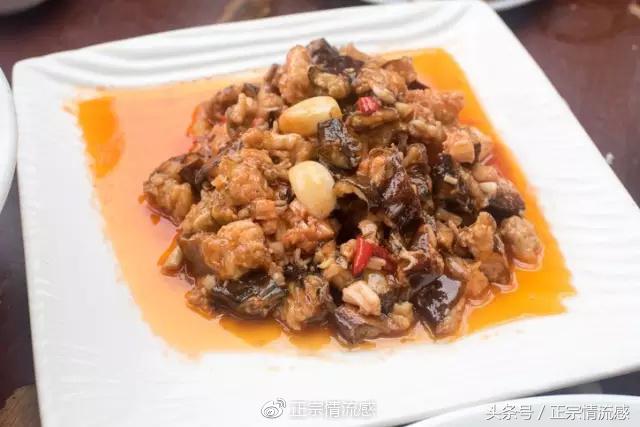 边走边吃水果视频,边走边吃一路看风景