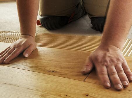 地板革用什么胶粘,地板革怎么铺用啥胶