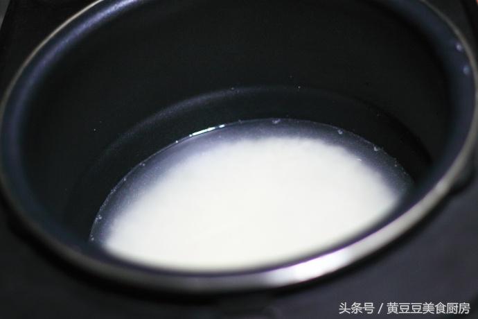 孩子不爱吃米饭,试试这种方法,把它做成紫菜包饭,肯定会抢着吃