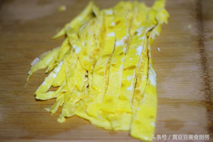 孩子不爱吃米饭,试试这种方法,把它做成紫菜包饭,肯定会抢着吃