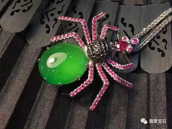 绿色的玉石除了翡翠还有什么,最接近翡翠的玉石